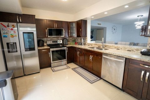 Купить кондоминиум в Майами, Флорида 3 спальни, 144м2, № 2050612 - фото 5