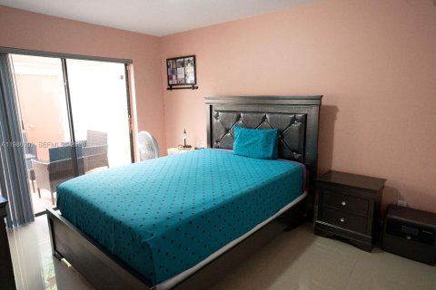 Купить кондоминиум в Майами, Флорида 3 спальни, 144м2, № 2050612 - фото 16