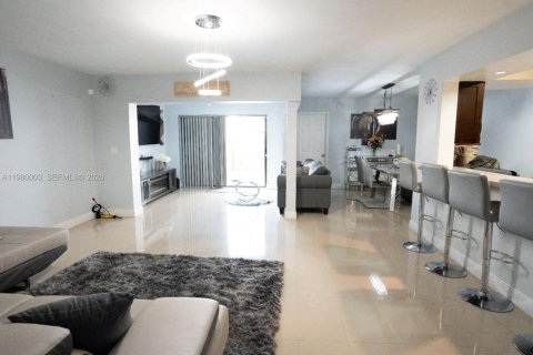 Купить кондоминиум в Майами, Флорида 3 спальни, 144м2, № 2050612 - фото 9