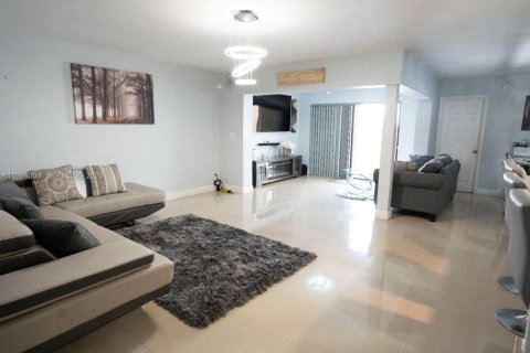 Купить кондоминиум в Майами, Флорида 3 спальни, 144м2, № 2050612 - фото 10