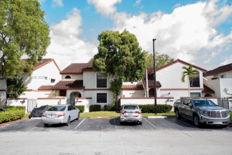 Купить кондоминиум в Майами, Флорида 3 спальни, 144м2, № 2050612 - фото 2