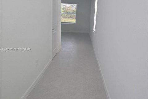 Villa ou maison à louer à Port St. Lucie, Floride: 4 chambres № 1998139 - photo 5