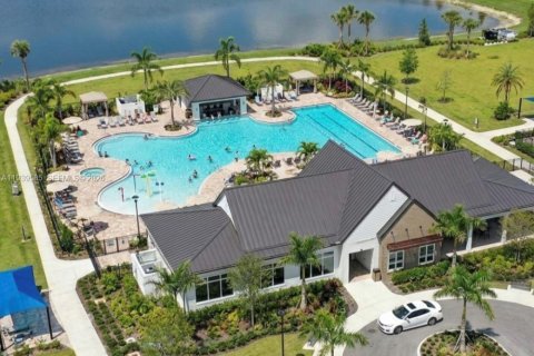 Villa ou maison à louer à Port St. Lucie, Floride: 4 chambres № 1998139 - photo 3