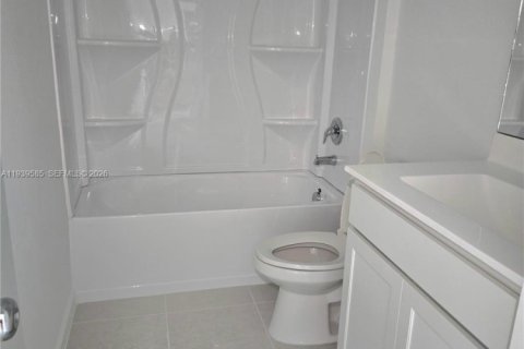 Villa ou maison à louer à Port St. Lucie, Floride: 4 chambres № 1998139 - photo 25