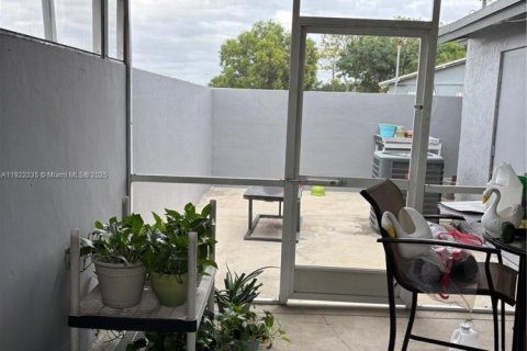 Купить таунхаус в Майами, Флорида 3 спальни, 117.06м2, № 1976153 - фото 6