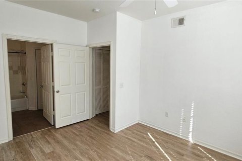 Copropriété à louer à Sarasota, Floride: 2 chambres, 103.31 m2 № 2117895 - photo 7