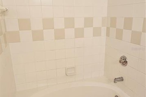 Copropriété à louer à Sarasota, Floride: 2 chambres, 103.31 m2 № 2117895 - photo 13
