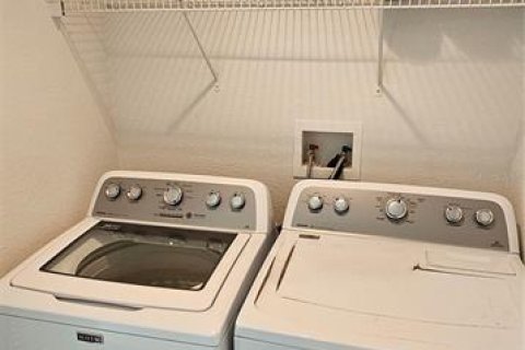 Copropriété à louer à Sarasota, Floride: 2 chambres, 103.31 m2 № 2117895 - photo 15