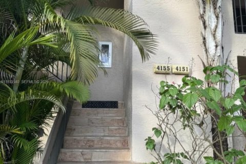 Condo in Coconut Creek, Florida, 2 bedrooms  № 1995270 - photo 9