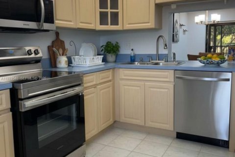 Condo in Coconut Creek, Florida, 2 bedrooms  № 1995270 - photo 7