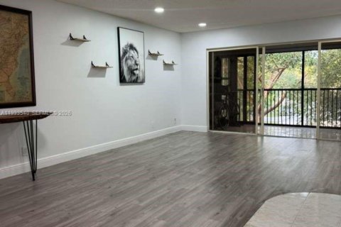 Condo in Coconut Creek, Florida, 2 bedrooms  № 1995270 - photo 3