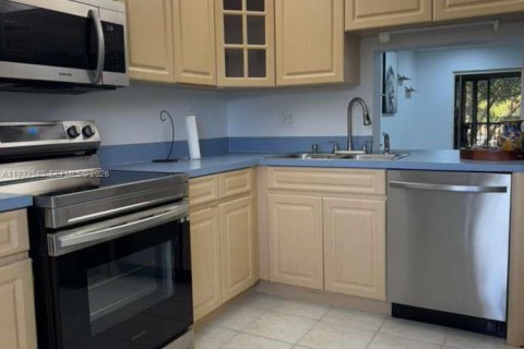 Condo in Coconut Creek, Florida, 2 bedrooms  № 1995270 - photo 8