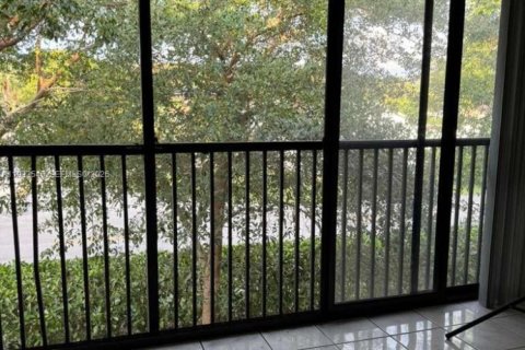 Condo in Coconut Creek, Florida, 2 bedrooms  № 1995270 - photo 11