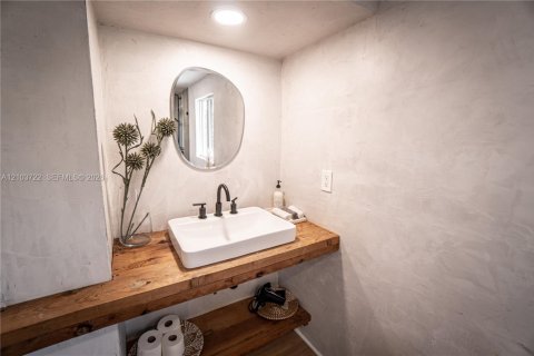 Immobilier commercial à vendre à Fort Lauderdale, Floride: 141.68 m2 № 2423391 - photo 13