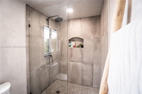 Immobilier commercial à vendre à Fort Lauderdale, Floride: 141.68 m2 № 2423391 - photo 14