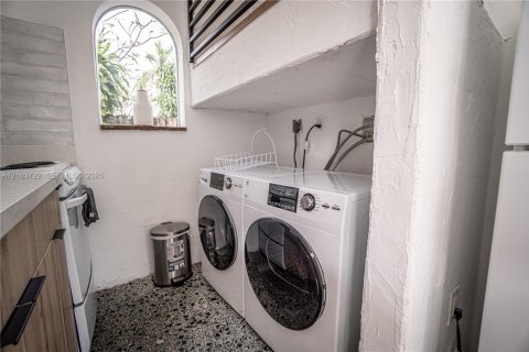 Immobilier commercial à vendre à Fort Lauderdale, Floride: 141.68 m2 № 2423391 - photo 7
