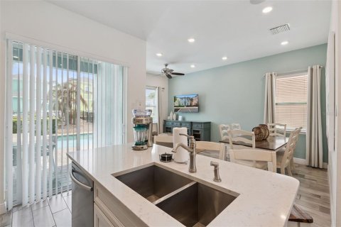 House in Kissimmee, Florida 5 bedrooms, 177.26 sq.m. № 2166541 - photo 9