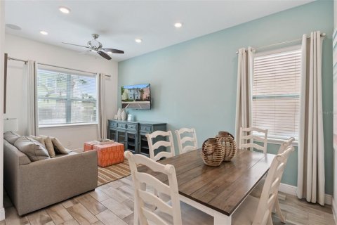 House in Kissimmee, Florida 5 bedrooms, 177.26 sq.m. № 2166541 - photo 5
