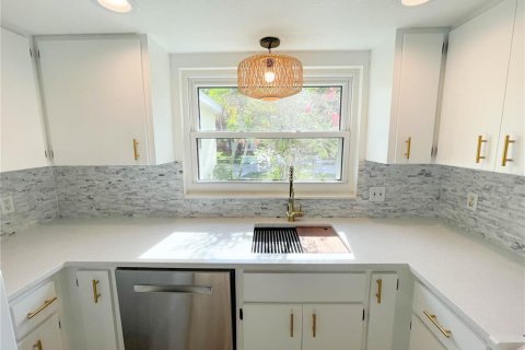 Casa en alquiler en Sarasota, Florida, 3 dormitorios, 124.86 m2 № 1916884 - foto 11