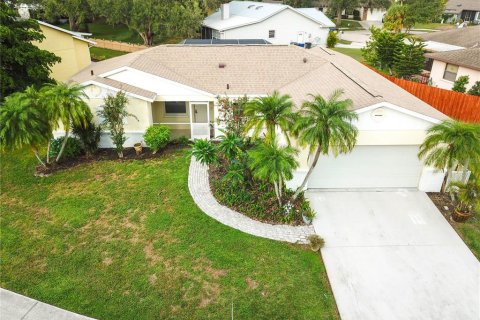 Casa en alquiler en Sarasota, Florida, 3 dormitorios, 124.86 m2 № 1916884 - foto 1