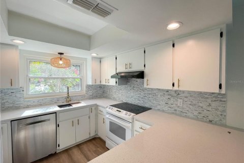 Casa en alquiler en Sarasota, Florida, 3 dormitorios, 124.86 m2 № 1916884 - foto 9