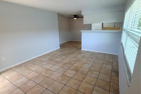 Condo in New Port Richey, Florida, 2 bedrooms  № 2223529 - photo 2