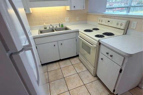Condo in New Port Richey, Florida, 2 bedrooms  № 2223529 - photo 5