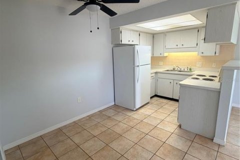 Condo in New Port Richey, Florida, 2 bedrooms  № 2223529 - photo 6