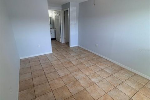 Condo in New Port Richey, Florida, 2 bedrooms  № 2223529 - photo 7