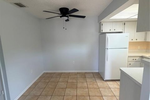 Condo in New Port Richey, Florida, 2 bedrooms  № 2223529 - photo 11