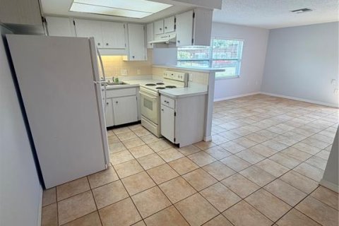 Condo in New Port Richey, Florida, 2 bedrooms  № 2223529 - photo 3