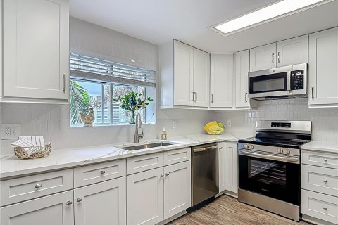 Adosado en venta en Tampa, Florida, 3 dormitorios, 166.67 m2 № 1747381 - foto 13