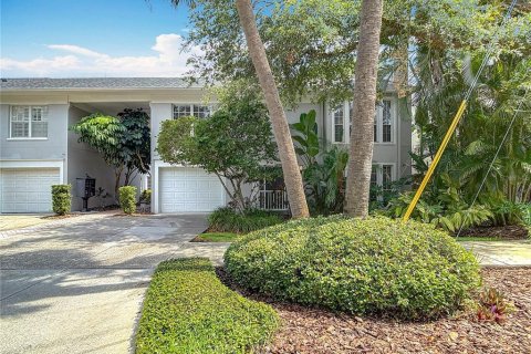 Adosado en venta en Tampa, Florida, 3 dormitorios, 166.67 m2 № 1747381 - foto 1