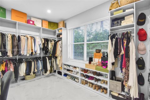 Casa en venta en Weston, Florida, 7 dormitorios, 367.15 m2 № 1964291 - foto 27