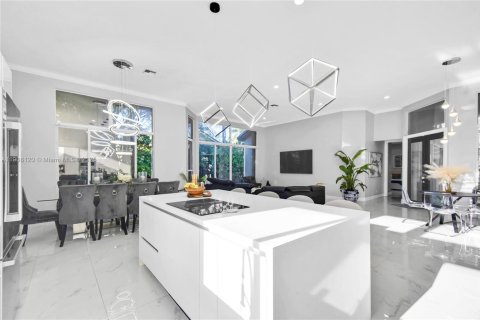 Casa en venta en Weston, Florida, 7 dormitorios, 367.15 m2 № 1964291 - foto 20