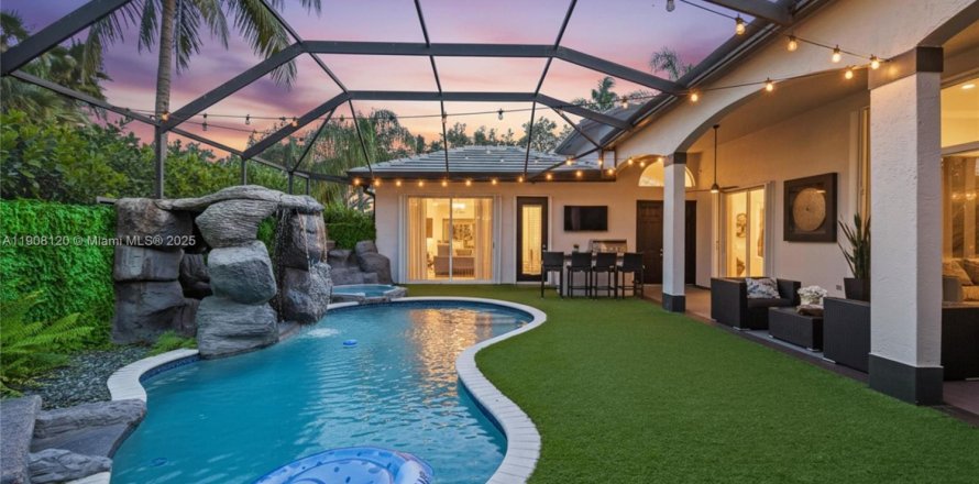 Casa en Weston, Florida 7 dormitorios, 367.15 m2 № 1964291