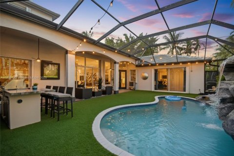 Casa en venta en Weston, Florida, 7 dormitorios, 367.15 m2 № 1964291 - foto 2