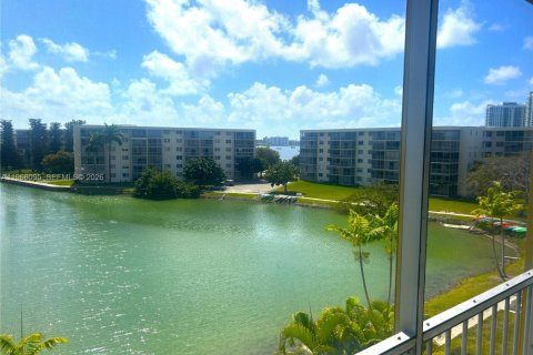 Copropriété à louer à Aventura, Floride: 1 chambre, 71.35 m2 № 2029309 - photo 23