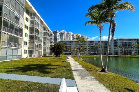 Copropriété à louer à Aventura, Floride: 1 chambre, 71.35 m2 № 2029309 - photo 19