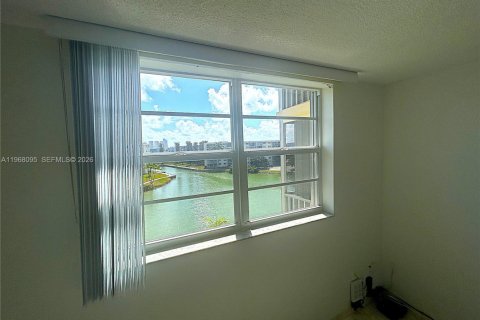 Copropriété à louer à Aventura, Floride: 1 chambre, 71.35 m2 № 2029309 - photo 13