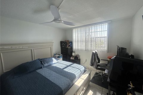 Copropriété à louer à Aventura, Floride: 1 chambre, 71.35 m2 № 2029309 - photo 4