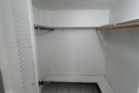Copropriété à louer à Aventura, Floride: 1 chambre, 71.35 m2 № 2029309 - photo 15