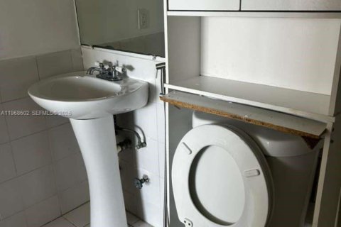 Copropriété à vendre à North Miami Beach, Floride: 1 chambre, 73.39 m2 № 2030133 - photo 8