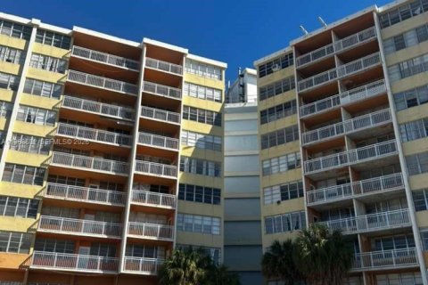 Condo à North Miami Beach, Floride, 1 chambre  № 2030133