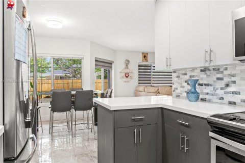 Touwnhouse à vendre à Coral Springs, Floride: 3 chambres, 146.79 m2 № 1965330 - photo 8