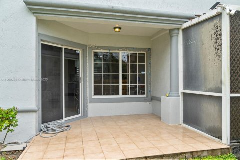 Touwnhouse à vendre à Coral Springs, Floride: 3 chambres, 146.79 m2 № 1965330 - photo 16