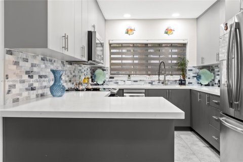 Touwnhouse à vendre à Coral Springs, Floride: 3 chambres, 146.79 m2 № 1965330 - photo 7