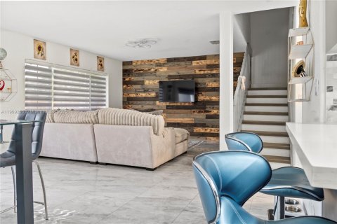 Touwnhouse à vendre à Coral Springs, Floride: 3 chambres, 146.79 m2 № 1965330 - photo 4