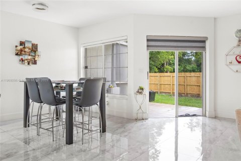 Touwnhouse à vendre à Coral Springs, Floride: 3 chambres, 146.79 m2 № 1965330 - photo 6