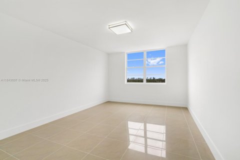 Apartment in Miami Beach, Florida 2 bedrooms, 123.19 sq.m. № 1841189 - photo 13